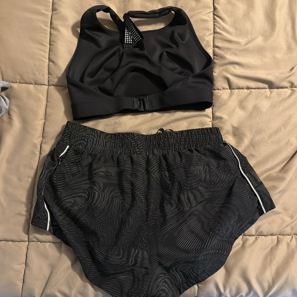 Black fabletics Eco Full Speed Run Short with sports bra size small - Picture 2 of 2